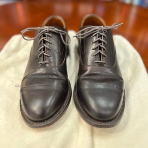 Great condition. Grant Stone Cap Toe Oxford - Brown. Men’s size 8.5D
